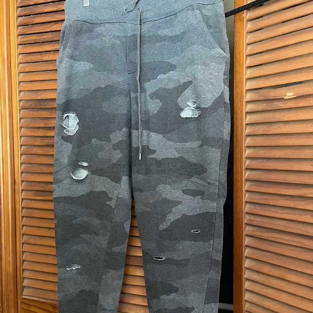 American Eagle distressed sweatpants grey camo